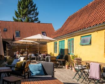 Ærø Guesthouse & Cafe - Ærøskøbing - Patio