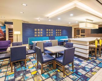 La Quinta Inn & Suites by Wyndham Duluth - Duluth - Restaurant