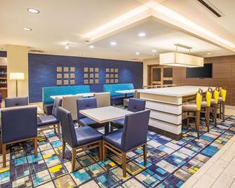 La Quinta Inn & Suites by Wyndham Duluth - דולות' - מסעדה