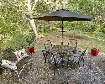 Ô chalet vert - just a few minutes away - Lac Brome - Patio