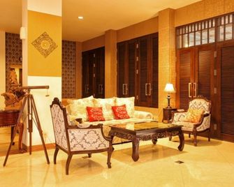 The Victoria Luxurious Guest House - Bandung - Huiskamer