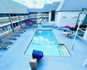 Motel 6 Dallas - Duncanville - Duncanville - Uima-allas