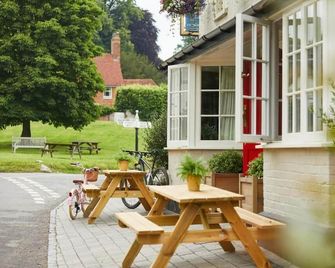 Crown and Anchor Ham - Marlborough - Patio