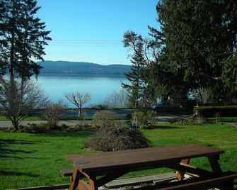 Seaside Villa Motel & RV Park - Powell River - Patio