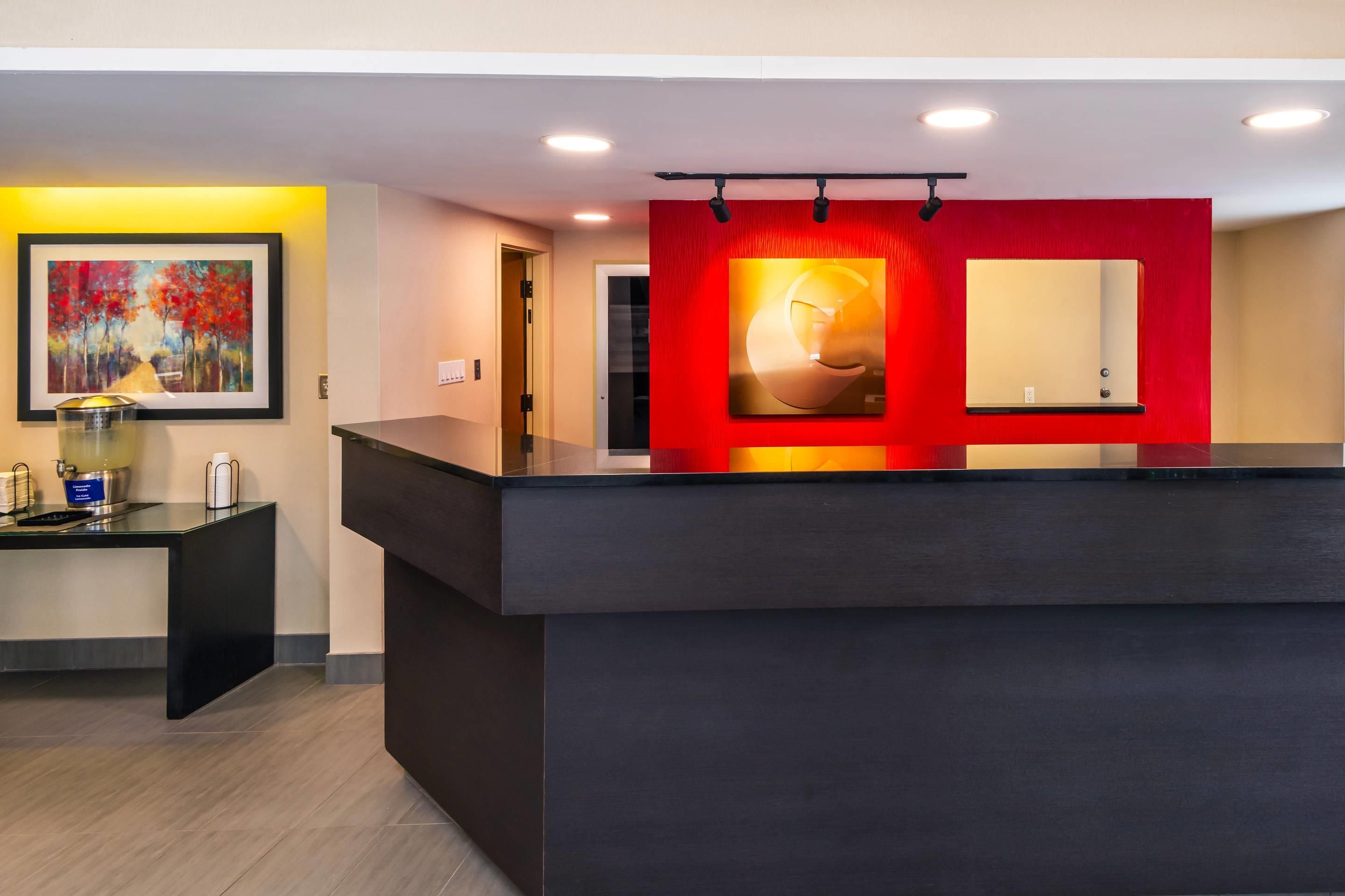 Comfort Inn South thumbnail 2