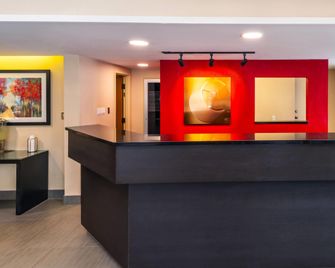 Comfort Inn South - Winnipeg - Front desk