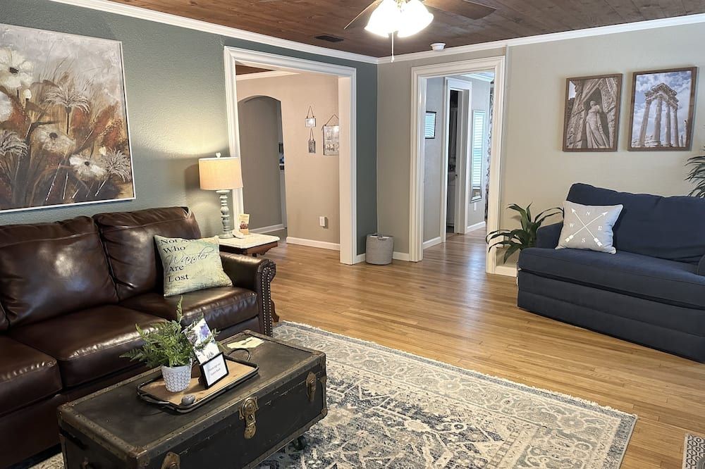 The Compass North With Full Kitchen Near Tsu - Stephenville - Sala de estar