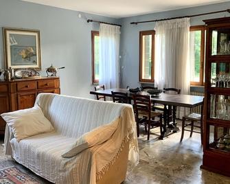 Portion of a country house - Montebelluna - Soggiorno