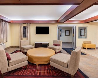 La Quinta Inn & Suites by Wyndham Helena - Helena - Area lounge