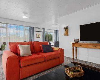 Rest Stop on Richard Street - Opotiki - Olohuone