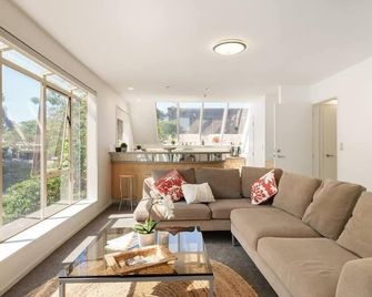 Downtown with Mt Drury Views - Mount Maunganui - Σαλόνι