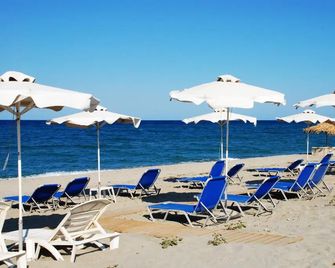 Hotel Kastri - Nea Mesagkala - Strand