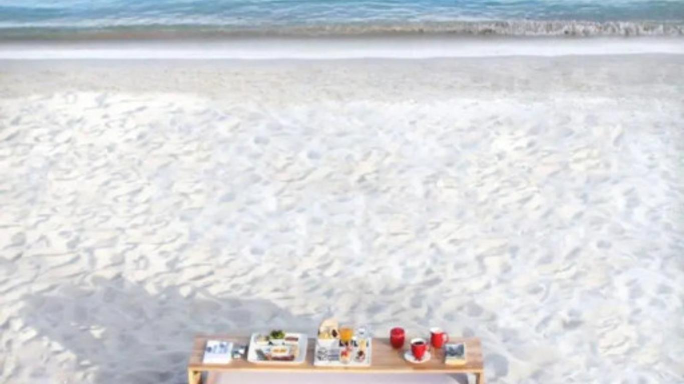 ذا سيكريت بول فيلاز باي ذا لايبراري