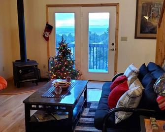 Mountain lodge w/ panoramic views from hot tub - Crestone - Sala de estar