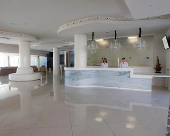On Hotels Oceanfront Adults Designed - Matalascanas - Front desk