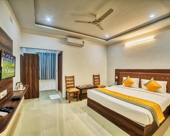 Visa Inn Transit Stay with Airport transfer - Bengaluru - Bedroom