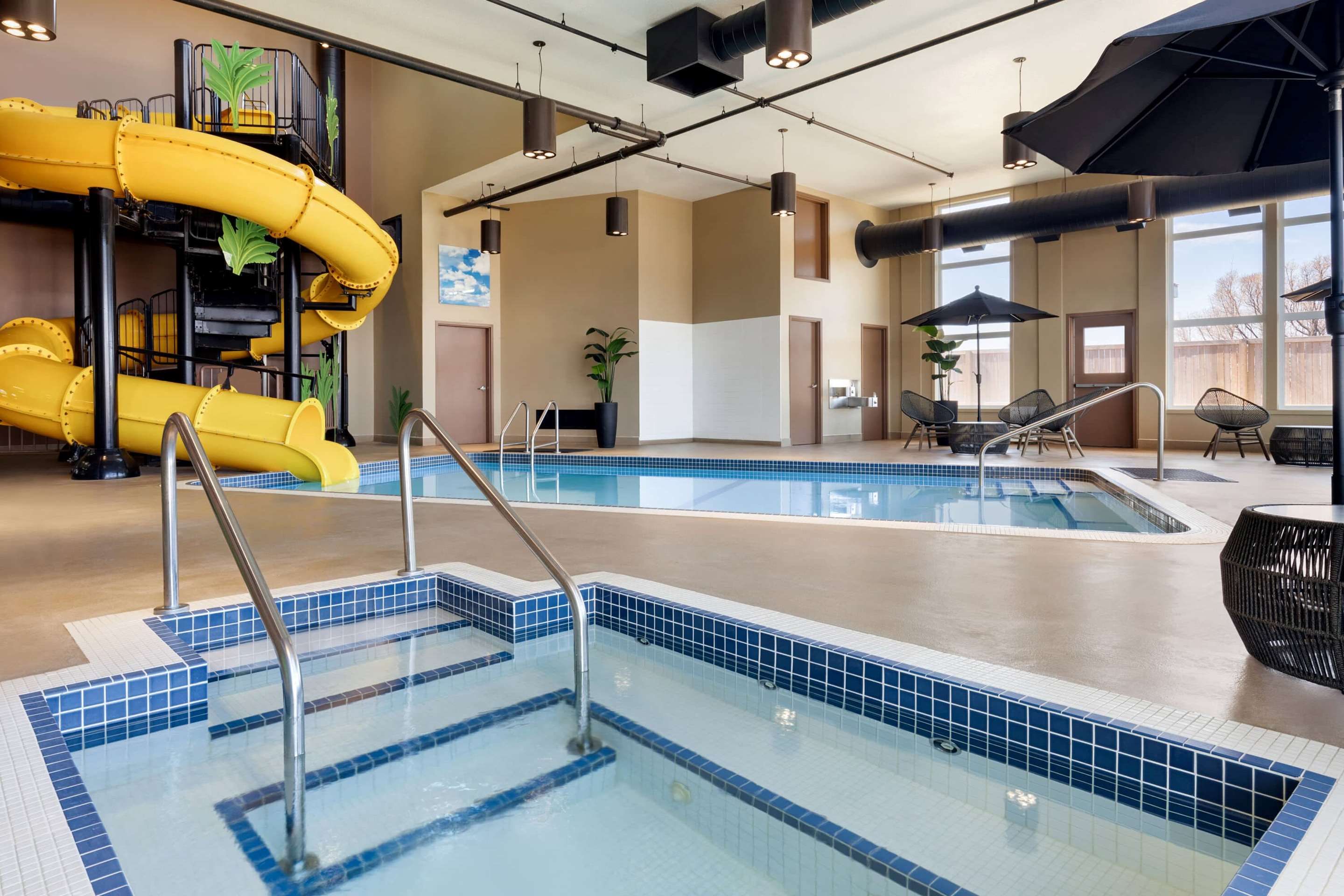 Microtel Inn & Suites by Wyndham Lloydminster - Lloydminster - Zwembad
