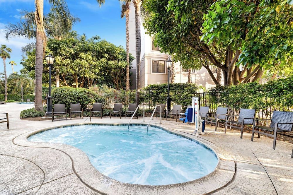 Pool view of Sonesta Anaheim Resort Area