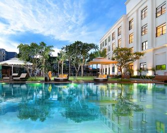 Nesta Hotel Da Nang - Da Nang - Havuz