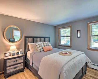 Charming Saco Home with Deck, 5 Mi to Beach! - Saco - Bedroom