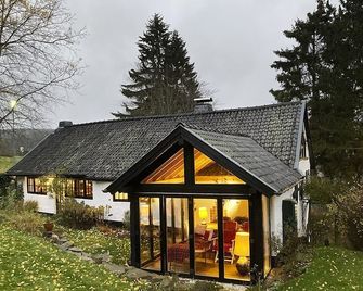 Detached, to the house rebuilt, old farmhouse with a personal touch - Hellenthal - Gebouw