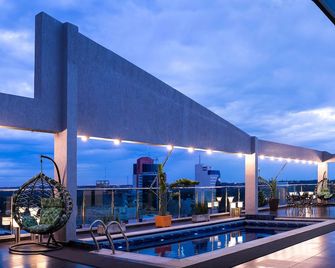 Howard Johnson by Wyndham Ciudad del Este - Ciudad del Este - Bazén