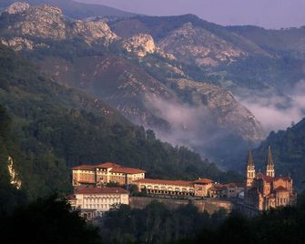 Gran Hotel Pelayo - Cangas de Onís - Vista del exterior