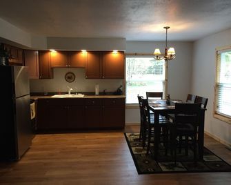 Location - Location -- Snowmobiling, Ice Fishing & Much More, - Great Getaway - Minocqua - Küche