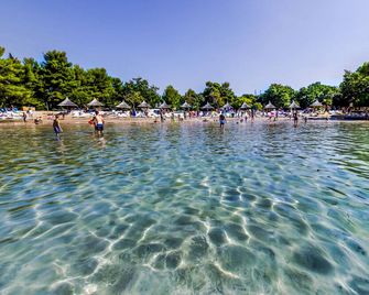 Pine Beach Pakostane - Pakoštane