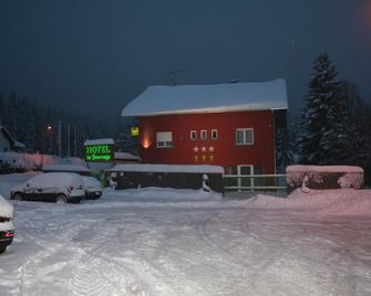 Hôtel Les Perce-Neige - Bonnétage - Edificio
