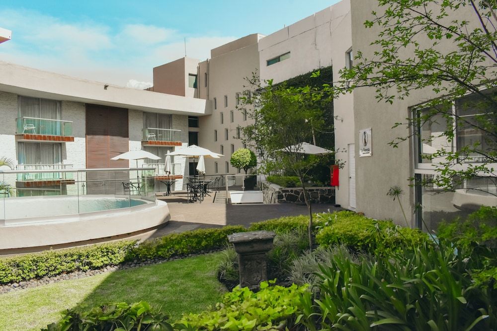 Country Hotel & Suites - Guadalajara - Building