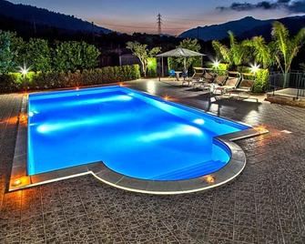 Casa Vacanze Alcantara - Gaggi - Piscine