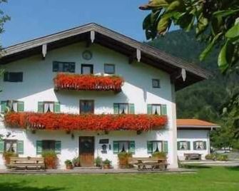 Vacation apartment 2, up to 5 persons, 65 sqm, 2 separate bedrooms - Schleching - Building