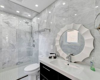 Luxury 1br Condo Near Canal & Lansdowne + Parking - Ottawa - Bathroom