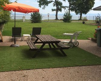 House Waterfront Lake Geneva Area Of Light - Sciez - Patio
