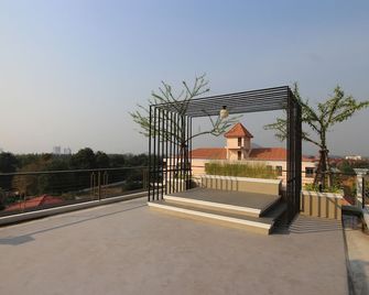 The Sila Hotel - Si Racha - Balcony