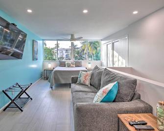 Canal-Front Condo Walk to Downtown Ft Lauderdale! - Fort Lauderdale - Salon