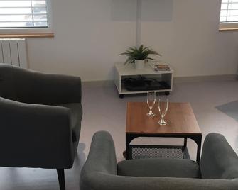 Studio in new building ideal for traveling executives - Pulversheim - Sala de estar