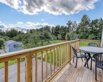 Amazing condo on apple orchard with deck, full kitchen, and great mountain views - Bethlehem - Balkon