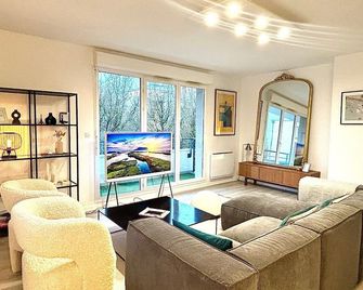 Lumiere- Appartement Design Et Élégant - Chartres-de-Bretagne - Salon