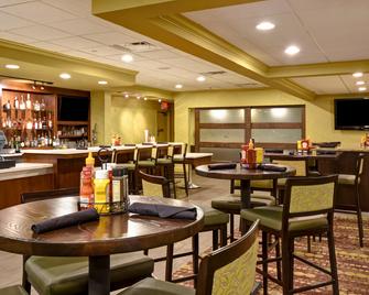 Holiday Inn Cincinnati-Riverfront - Covington - Bar