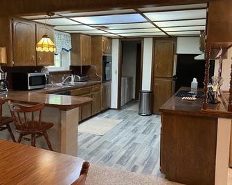 New- Country Livin—Fishing, Horse Riding , Wildlife, Fort Gibson Lake, Huge Yard - Wagoner - Cocina