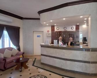 Dolphin Continental Hotel - Al Quşayr - Front desk