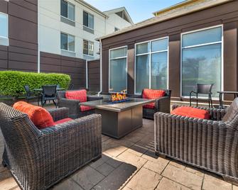 Hilton Garden Inn Lexington Hamburg - Lexington - Pátio