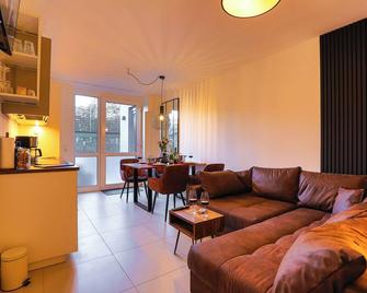 Idylle der Wetterau Terrasse - Gartenblick - Smart TVs - Butzbach - Wohnzimmer