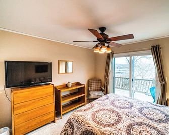 Osage Beach Getaway - Lake Views & Pet Friendly - Osage Beach - Bedroom