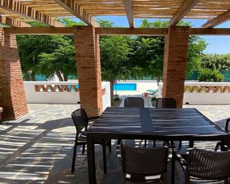 Tapada do Poço das Canas - A refuge in the Alentejo - Redondo - Patio