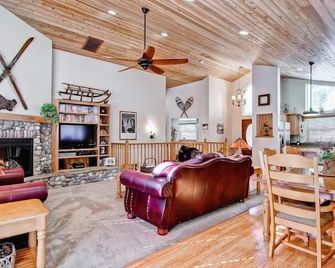 Serenity Pines - Yosemite West - Sala de estar