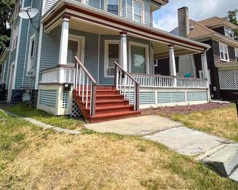 After the Game Apt 1 All Star Baseball Rentals - Oneonta - Будівля