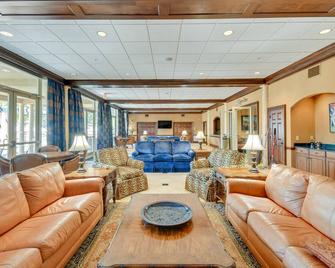 Auburn Retreat w/ Balcony - Walk to Campus! - Auburn - Lounge
